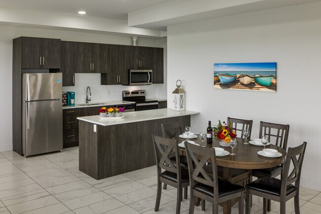 Building Photo - The Ashton Apartments
