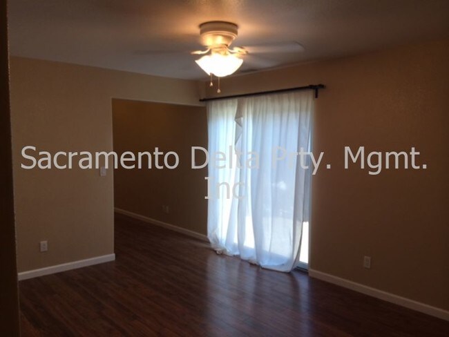 Foto del edificio - 5534 E Knoll Dr