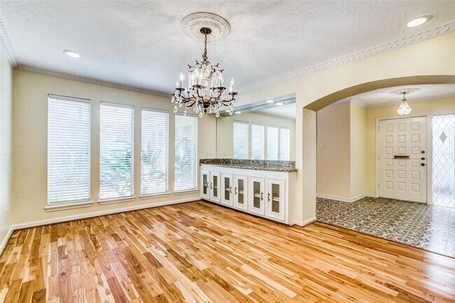 Building Photo - 626 Thicket Ln