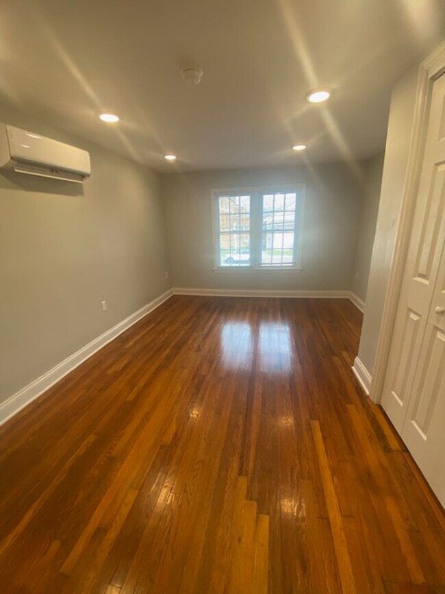 Foto del edificio - 1 bedroom upstairs unit in North Shore!