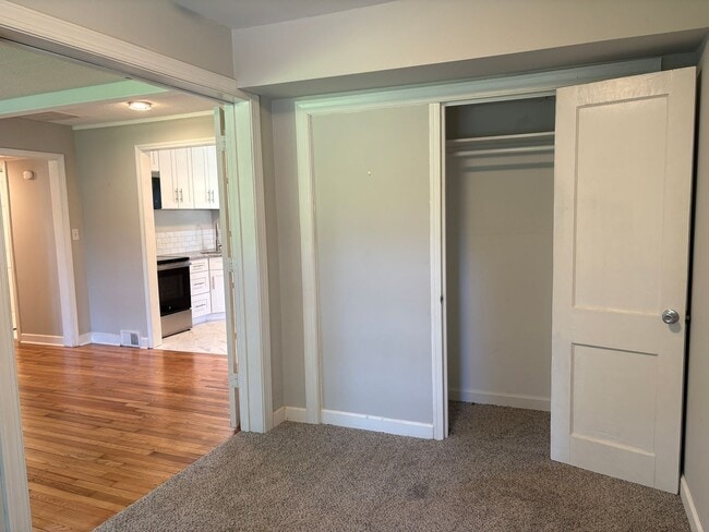 Building Photo - 2 Bedroom, 1 Bathroom House in Greensboro!