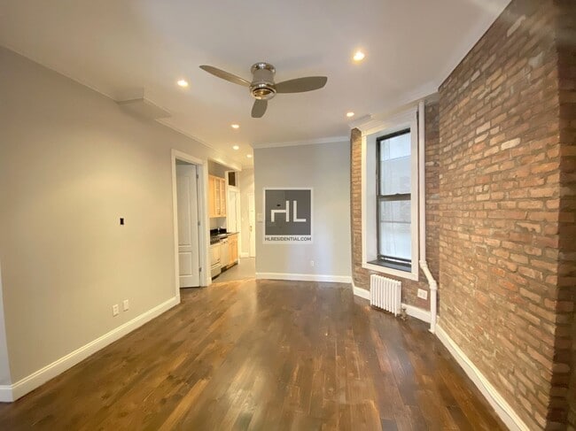 Building Photo - Mott Street
