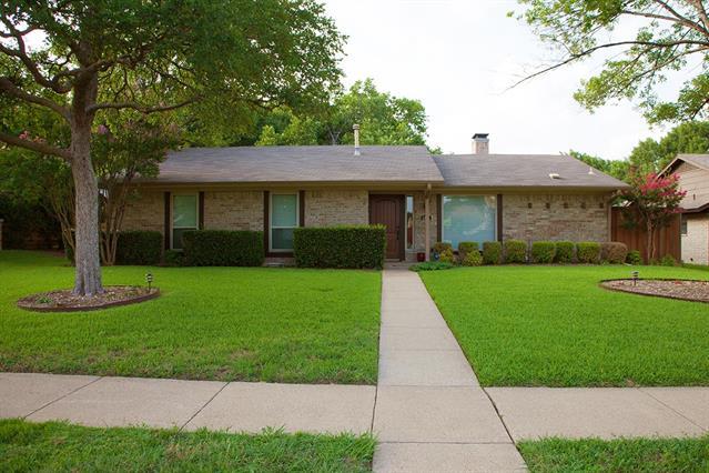 Building Photo - 1621 Versailles Dr
