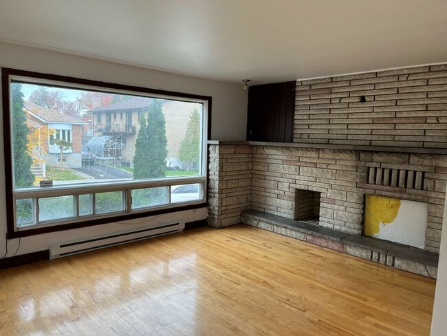 Photo du bâtiment - 8570 Rue De Teck