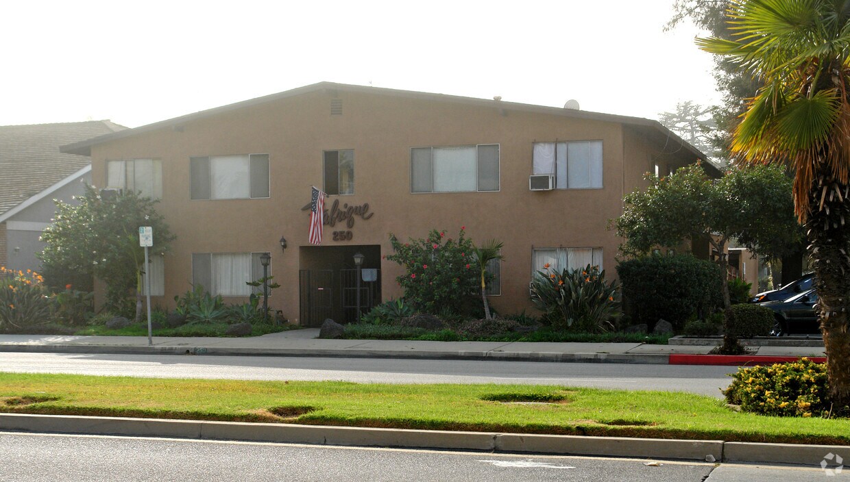Building Photo - 250 E Badillo St