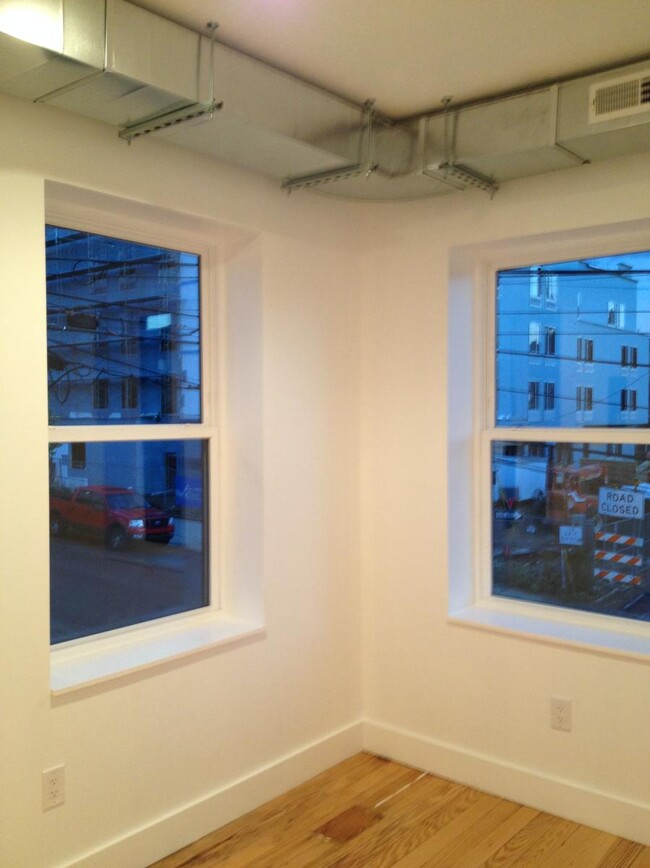 Building Photo - 118 E Jefferson St