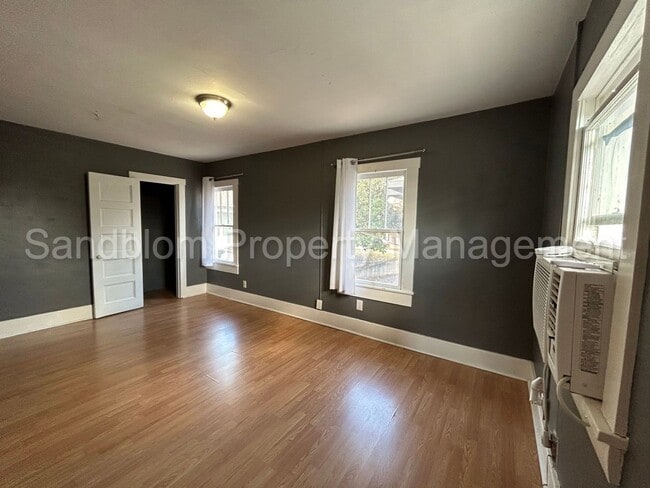 Building Photo - FOR LEASE | Riverview | 1 Bed, 1 Bath Gara...