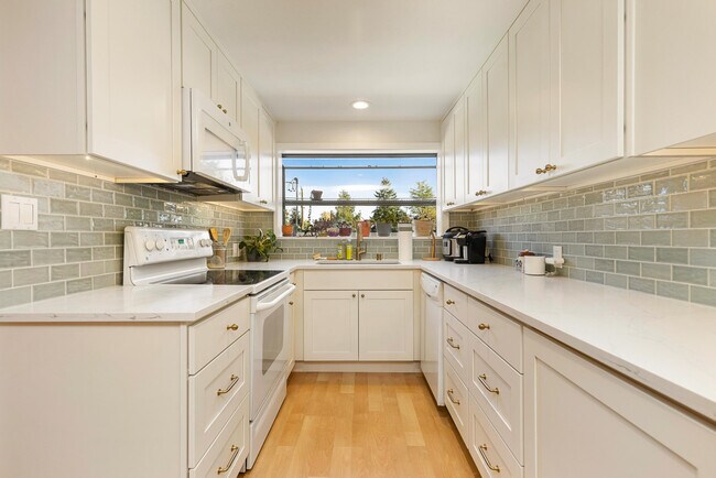 Foto del edificio - 10828 23rd Ave NE