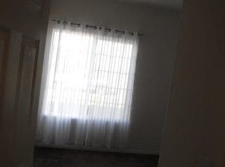 Building Photo - Visalia CA is a single family home