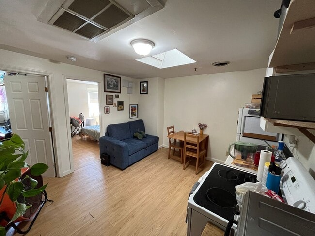 Foto del edificio - Welcome UNH Students! Prime 2-Bedroom Apar...