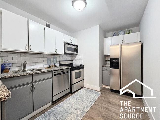 Photo - 1344 N Dearborn St Apartment