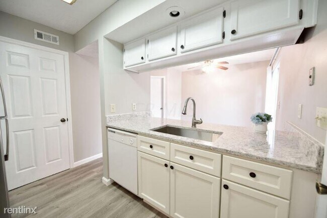 Building Photo - 2 br, 2.5 bath Townhome - 4833 Farber Row