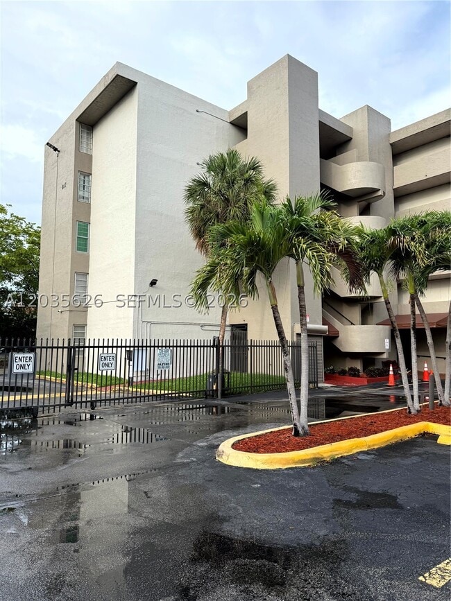 Building Photo - 802 NW 87th Ave