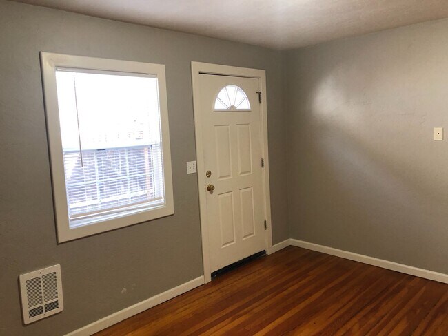 Building Photo - Cute 1 bedroom apartment in a great neighborhood!
