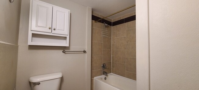 Building Photo - 710 Jefferson Dr