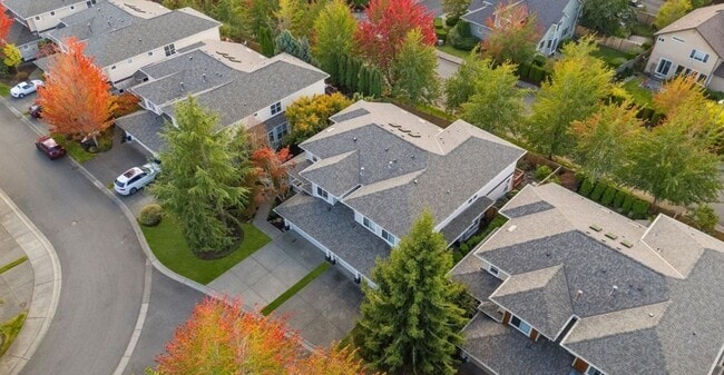 Building Photo - Elegant Murray Franklyn Home in Vintage Community