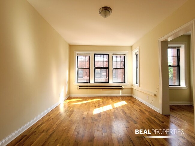 Building Photo - 4419 N Wolcott Ave