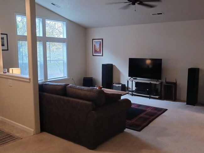 Foto del edificio - 1361 Clearwater Dr