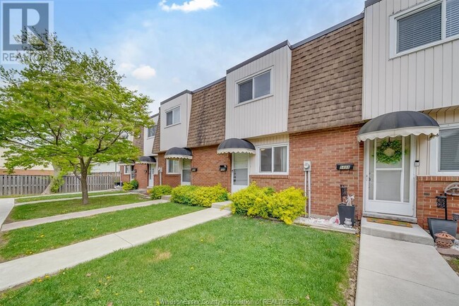 Building Photo - 5486 Lassaline Ave