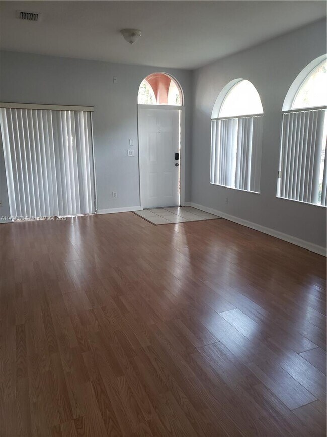 Foto del edificio - 1401 S Santa Catalina Cir