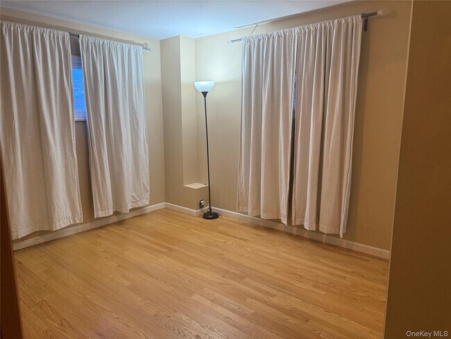 Foto del edificio - 16 Eileen Ave