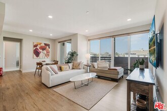 Building Photo - 6030 S Seabluff Dr