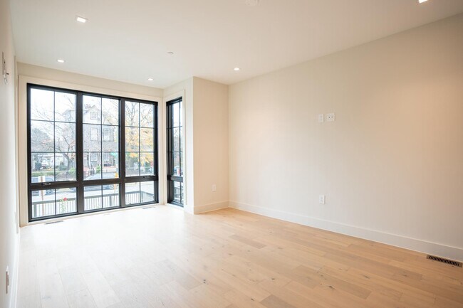 Building Photo - 2104 4th St NE