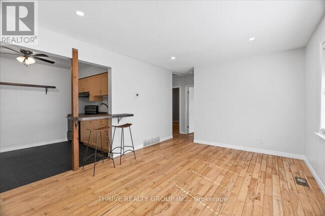 Photo du bâtiment - 250 Greenwood Ave