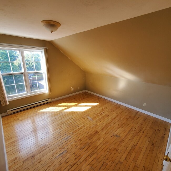 Building Photo - 371 Lutz St