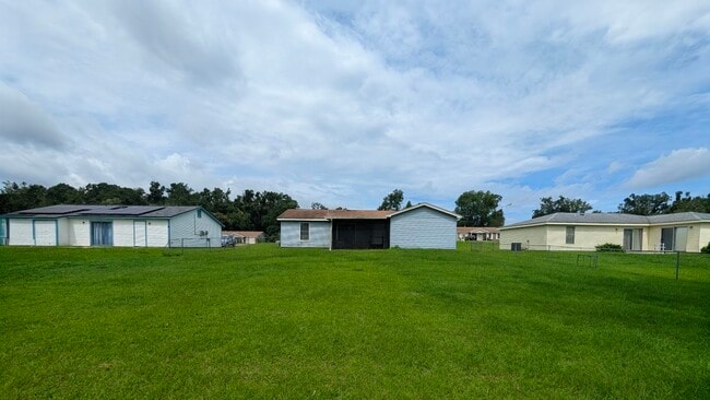 Foto del edificio - 2071 Little River Ln