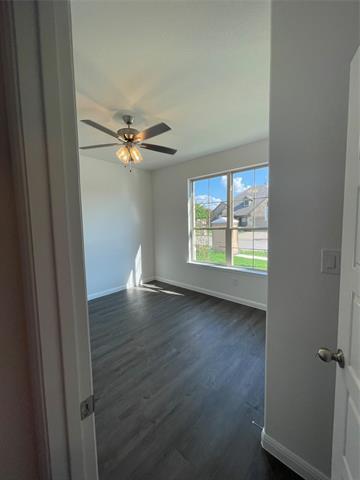 Foto del edificio - 221 Windy Glen Dr