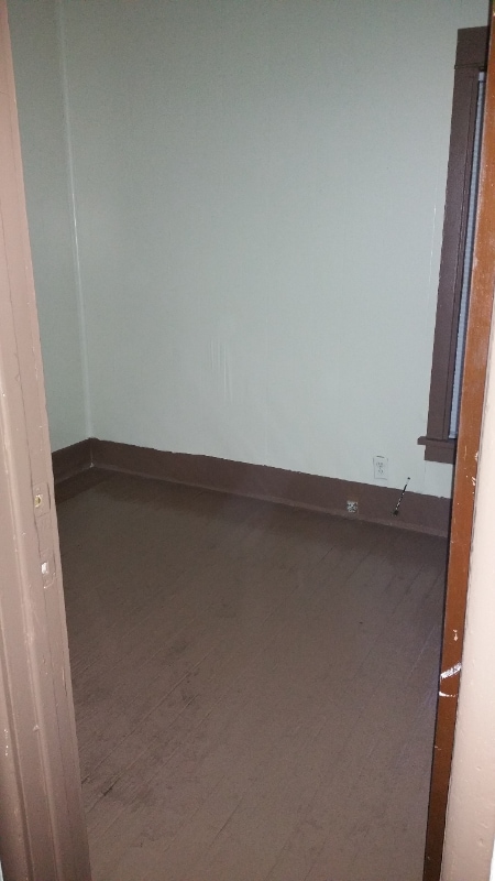 Building Photo - 775 E Vineyard Ave