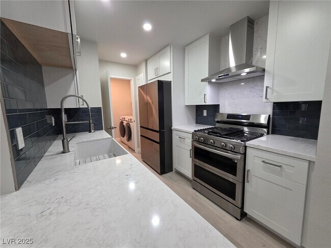 Foto del edificio - 2175 S Fort Apache Rd