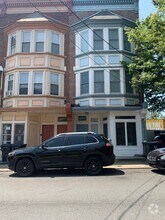 Building Photo - 216 W 7th St