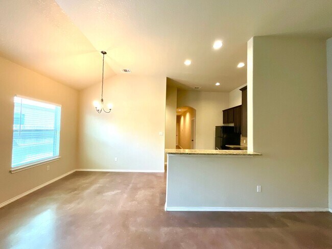 Building Photo - 2575 Pahmeyer Rd