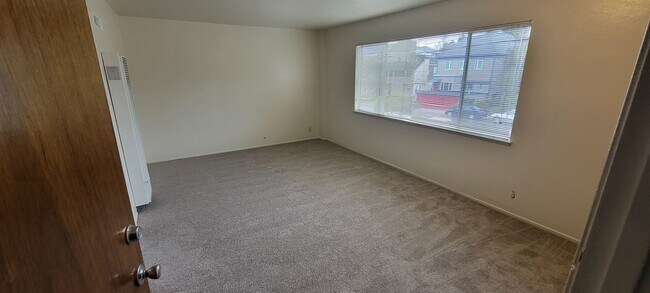 Building Photo - This is a great 1-bdr right in the heart o...