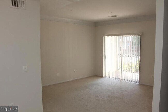 Foto del edificio - 1591 Spring Gate Dr.