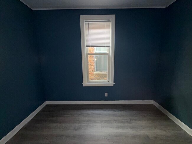 Foto del edificio - 1629 W 38th St