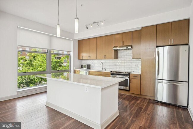 Foto del edificio - 3710 Newark St NW
