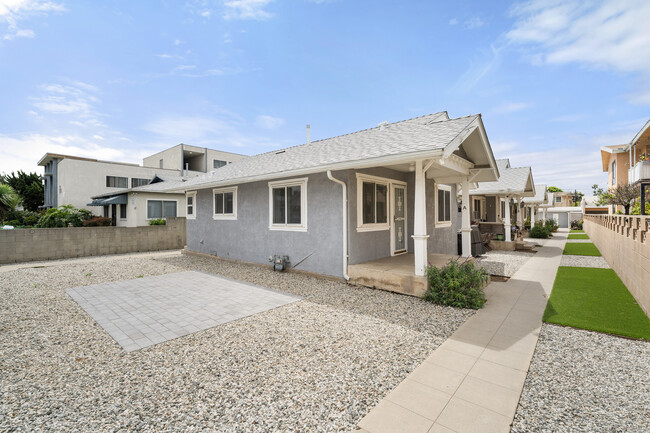 Building Photo - 615 S Grevillea Ave