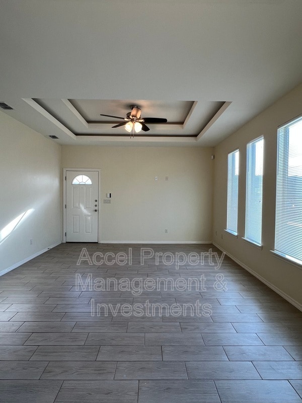 Building Photo - 209 Teak Dr
