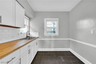 Building Photo - 1239 W 115th St