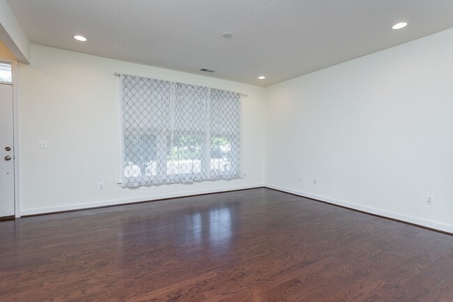 Building Photo - Townhouse for Rent in Preston Lake *****Fo...