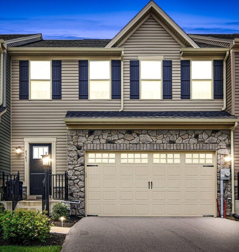 4343 Secretariat St, Harrisburg, PA 17112 Townhome Rentals in