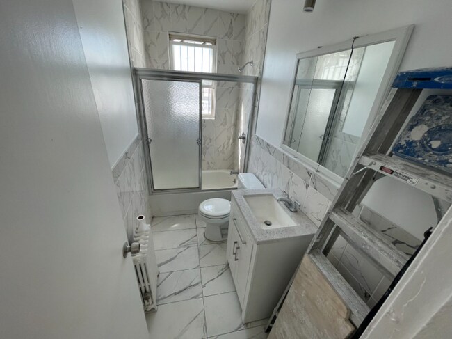 Foto del edificio - 3162 E Tremont Ave