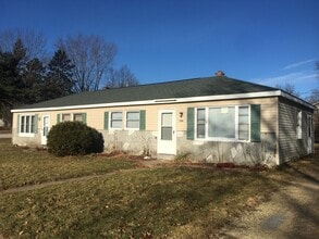 Building Photo - 702-704 E Division St