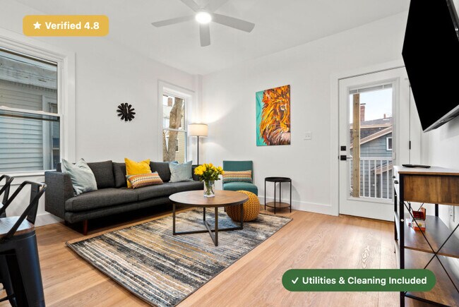 Foto del edificio - Furnished Bedroom with Private Bath in Jamaica Plain