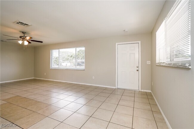 Building Photo - 30 Castlebar Cir