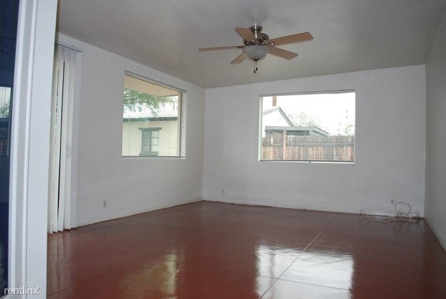Building Photo - 4 br, 2 bath House - 2601 E Waverly St # 1