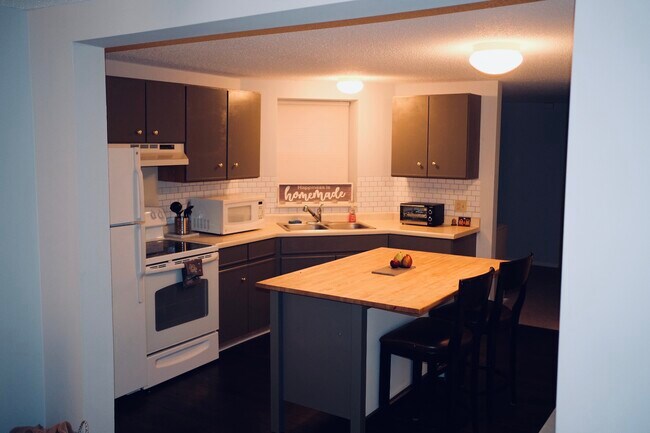 Building Photo - 1826 S 5th St